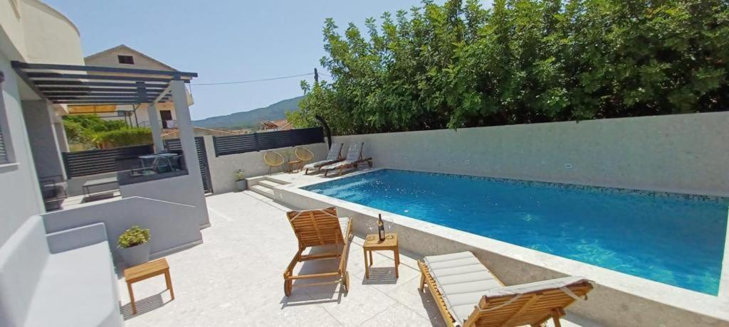 Apartments Belic With Pool เยลซา ภายนอก รูปภาพ