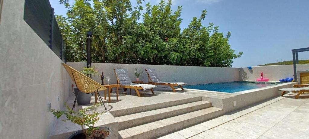 Apartments Belic With Pool เยลซา ภายนอก รูปภาพ